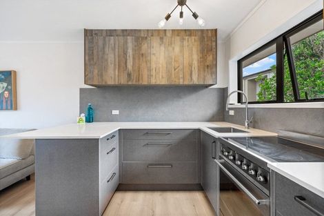 Photo of property in 2/1 Forsythe Place, Massey, Auckland, 0614