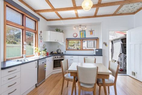 Photo of property in 129 Tipahi Street, Nelson South, Nelson, 7010