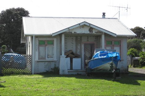 Photo of property in 8 Matai Street, Castlecliff, Whanganui, 4501