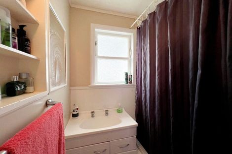 Photo of property in 37 Old Farm Road, Hamilton East, Hamilton, 3216