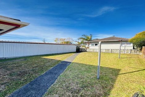 Photo of property in 60 Strid Road, Te Atatu South, Auckland, 0610