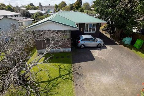 Photo of property in 5 Montmere Avenue, Te Atatu Peninsula, Auckland, 0610
