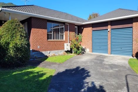 Photo of property in 17 Awanui Drive, Waikanae, 5036