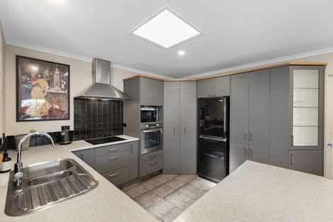 Photo of property in 41 Matene Place, Papamoa Beach, Papamoa, 3118