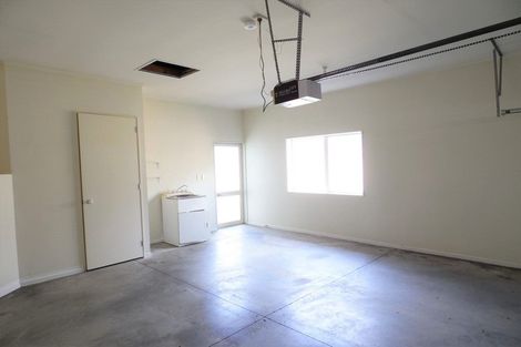 Photo of property in 72 Kingdale Road, Henderson, Auckland, 0610