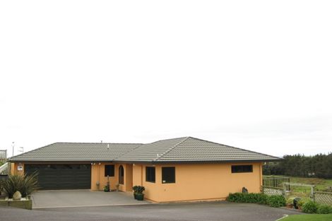 Photo of property in 19 Chatswood Grove, Fitzroy, New Plymouth, 4312
