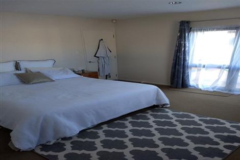 Photo of property in 6 San Valentino Drive, Henderson, Auckland, 0612