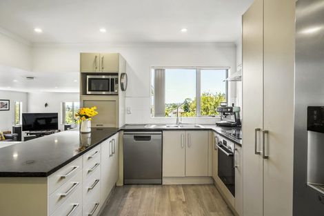 Photo of property in 60a Topliss Drive, Northcross, Auckland, 0632