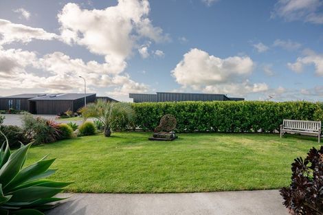Photo of property in 18 Takahe Drive, Paraparaumu Beach, Paraparaumu, 5032
