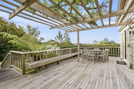 Photo of property in 42 Maritime Terrace, Birkenhead, Auckland, 0626