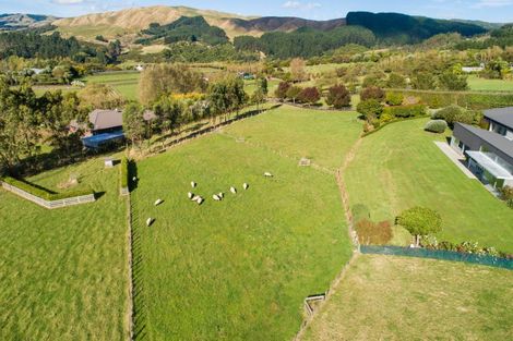 Photo of property in 17 Oram Drive, Turitea, Palmerston North, 4472