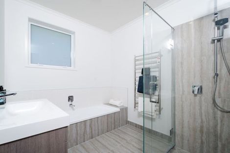 Photo of property in 7 Grove Way, Riverhead, 0820