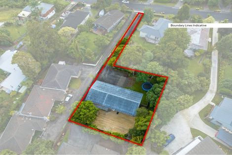 Photo of property in 12 Havelle Avenue, Titirangi, Auckland, 0604