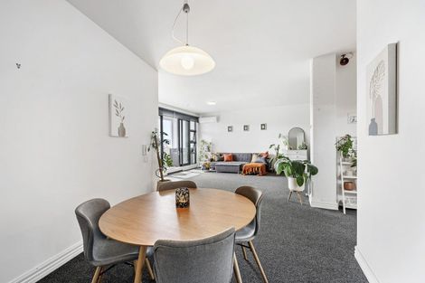 Photo of property in Endeavour Apartments, 11/125u Thorndon Quay, Pipitea, Wellington, 6011