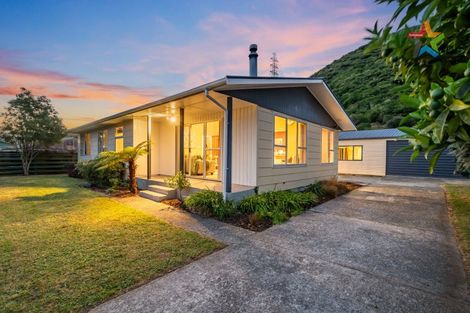 Photo of property in 25 Larchmont Grove, Totara Park, Upper Hutt, 5018