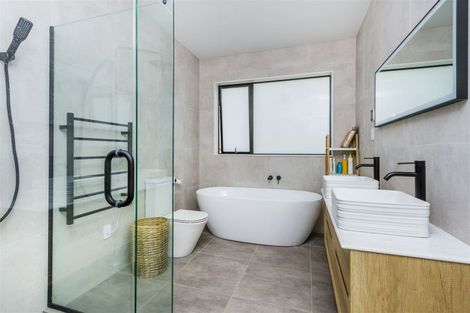 Photo of property in 50 Pacific Heights Road, Orewa, 0931