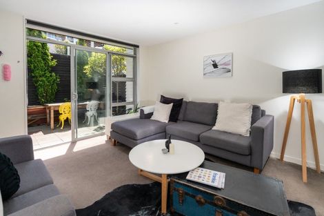 Photo of property in 11 Tiketike Way, Brooklyn, Wellington, 6021