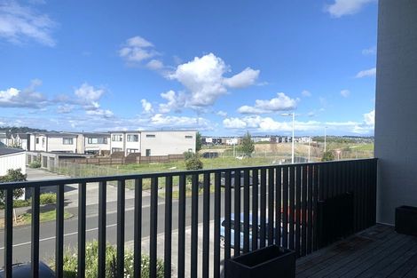 Photo of property in 9/1 Genevieve Lane, Hobsonville, Auckland, 0616