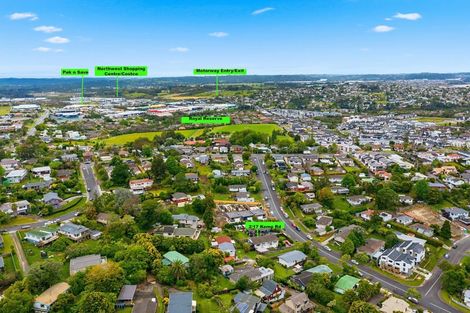 Photo of property in 2/17 Kemp Road, Massey, Auckland, 0614