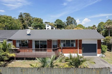 Photo of property in 2/2 Chevis Place, Pakuranga, Auckland, 2010
