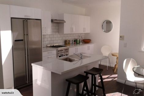 Photo of property in 266 Queens Drive, Lyall Bay, Wellington, 6022