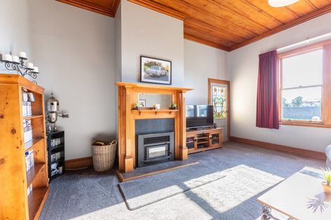 Photo of property in 16 Ross Street, Woodville, 4920