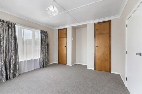 Photo of property in 73 Queenwood Road, Levin, 5510
