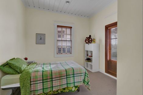 Photo of property in 24 Dunn Street, Egmont Village, 4372