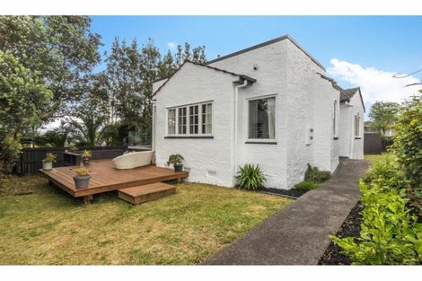 Photo of property in 21 Tirimoana Road, Te Atatu South, Auckland, 0602