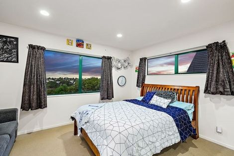 Photo of property in 151 Colwill Road, Massey, Auckland, 0614