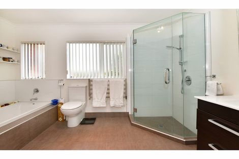 Photo of property in 110 Lakeside Drive, Orewa, 0931