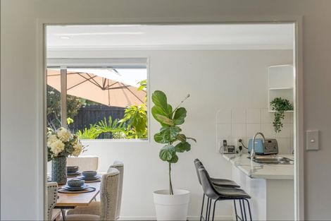 Photo of property in 17 Morewa Place, Takanini, 2112