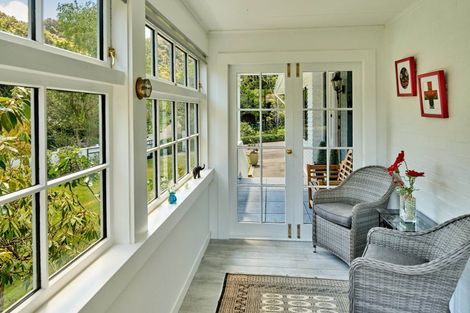 Photo of property in 100 Cheviot Road, Lowry Bay, Lower Hutt, 5013