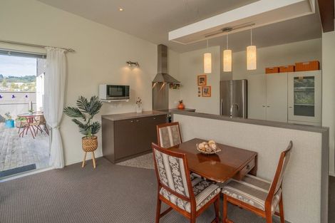 Photo of property in 7 Empressa Heights, Helensville, 0800