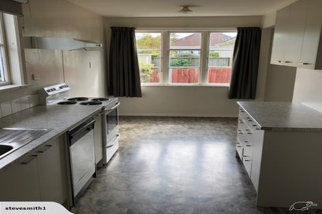 Photo of property in 5 Pitcairn Crescent, Bryndwr, Christchurch, 8053