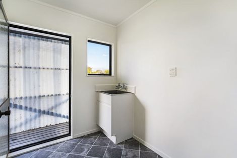 Photo of property in 1/729 Swanson Road, Swanson, Auckland, 0612