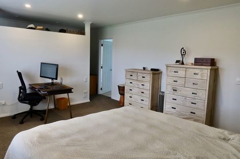 Photo of property in 7 Frenz Drive, Titirangi, Auckland, 0604