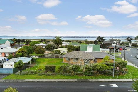 Photo of property in 7 Gloria Avenue, Te Atatu Peninsula, Auckland, 0610