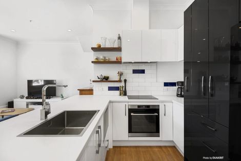 Photo of property in The Villas, 33u9 Hobson Street, Thorndon, Wellington, 6011