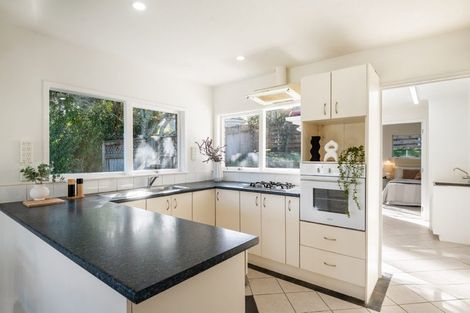 Photo of property in 2/5 Battle Place, Glenfield, Auckland, 0629