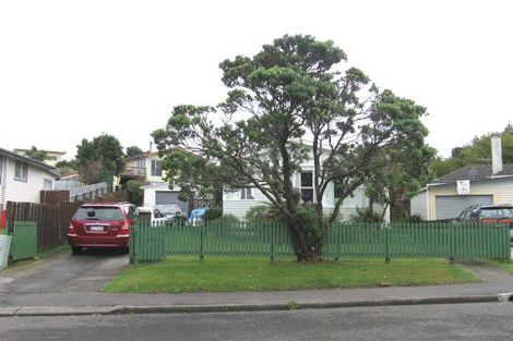 Photo of property in 7 Loasby Crescent, Newlands, Wellington, 6037