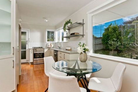 Photo of property in 962 East Coast Road, Northcross, Auckland, 0632