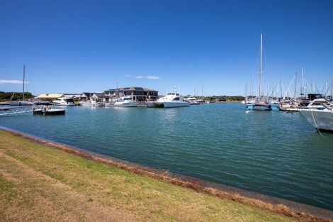 Photo of property in 16 Finch Street, One Tree Point, 0118