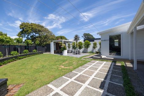 Photo of property in 132 Pendarves Street, New Plymouth, 4312