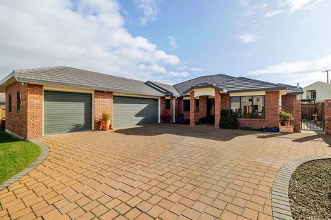 Photo of property in 62 Royal Oak Drive, Kelvin Grove, Palmerston North, 4414