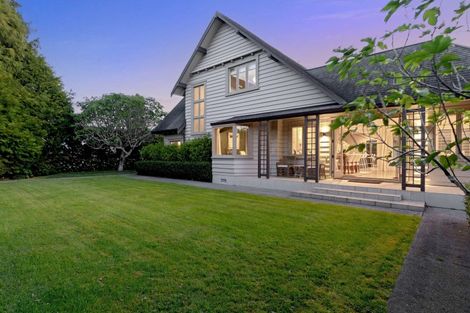 Photo of property in 247 Devonport Road, Tauranga, 3110