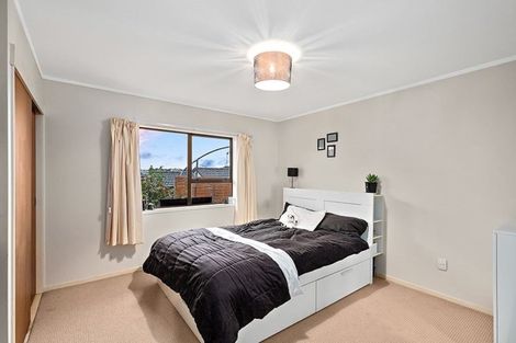 Photo of property in 12 Fernbird Place, Massey, Auckland, 0614