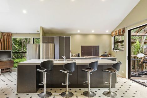 Photo of property in 233 Golf Road, Titirangi, Auckland, 0604