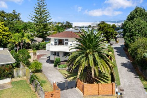 Photo of property in 43 Rewarewa Road, Te Atatu Peninsula, Auckland, 0610