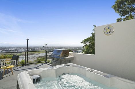 Photo of property in 8 Valley View, Mount Pleasant, Christchurch, 8081